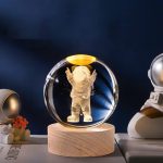 چراغ خواب گوی کریستالی فوق العاده زیبا طرح فضانورد