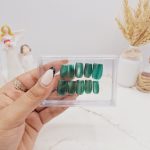 ناخن مصنوعی با مواد کاشت مدل آمبره رنگ سبز فرم مربع (به همراه پک اختصاصی)