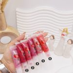 لیپ گلاس مایع شاین دار به همراه آویز برند CHANLANYA کد NO