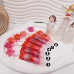 لیپ گلاس مایع شاین دار توت فرنگی به همراه آویز برند هولد مورنینگ کد NO