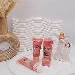 رژگونه مایع پرطرفدار پد دار تیوپی اورجینال برند Romantic rain کد 1753